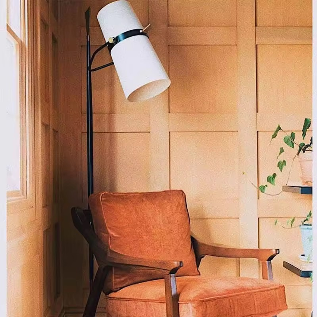 Floor Lamp ดีไซน์โมเดิร์น สีดำ-ทอง เหมาะมุมอ่านหนังสือ Modern Black & Gold Floor Lamp — Perfect for Reading Corners