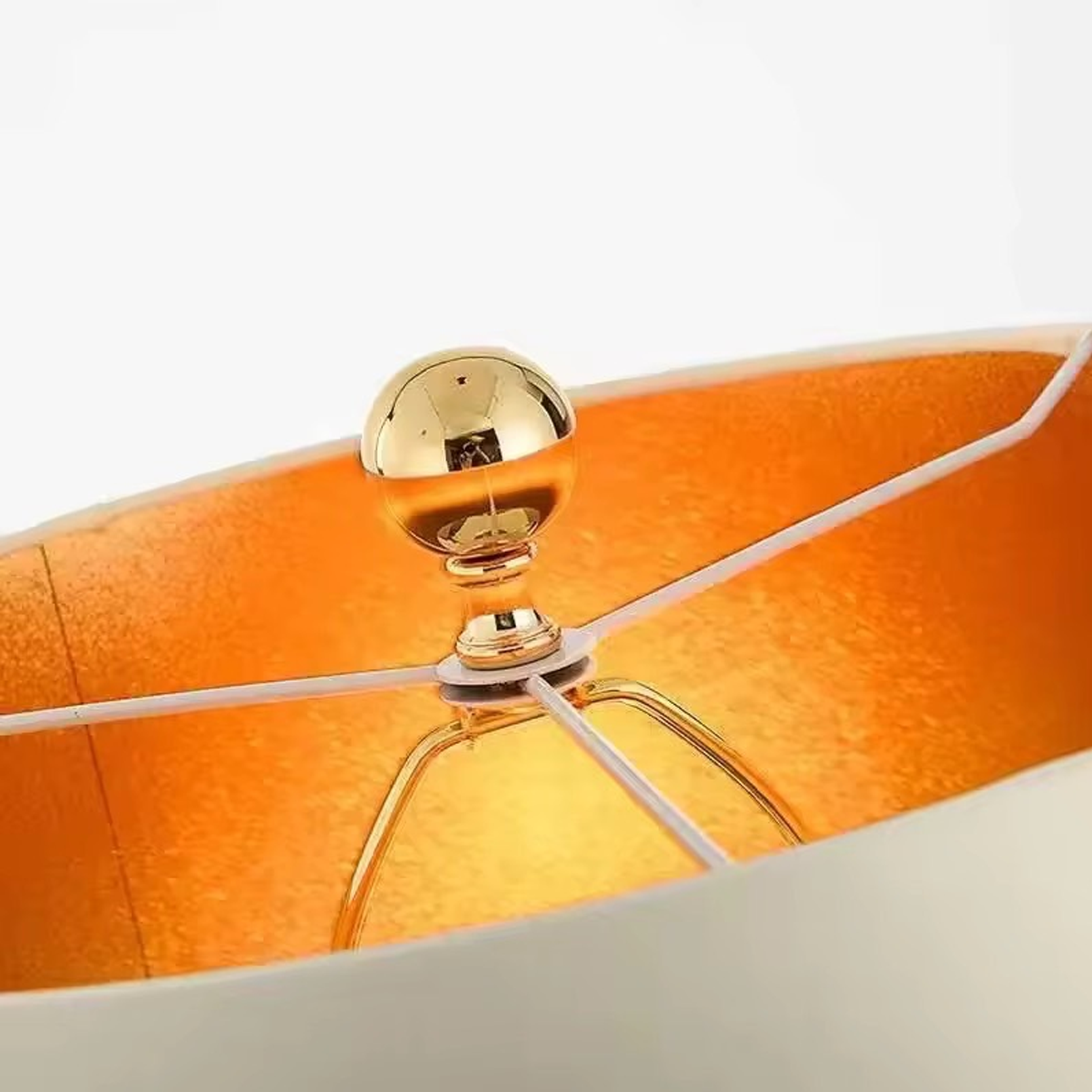 โคมไฟตั้งโต๊ะ Luxurious Table lamp Metal + Fabric LED E27X1 IP20