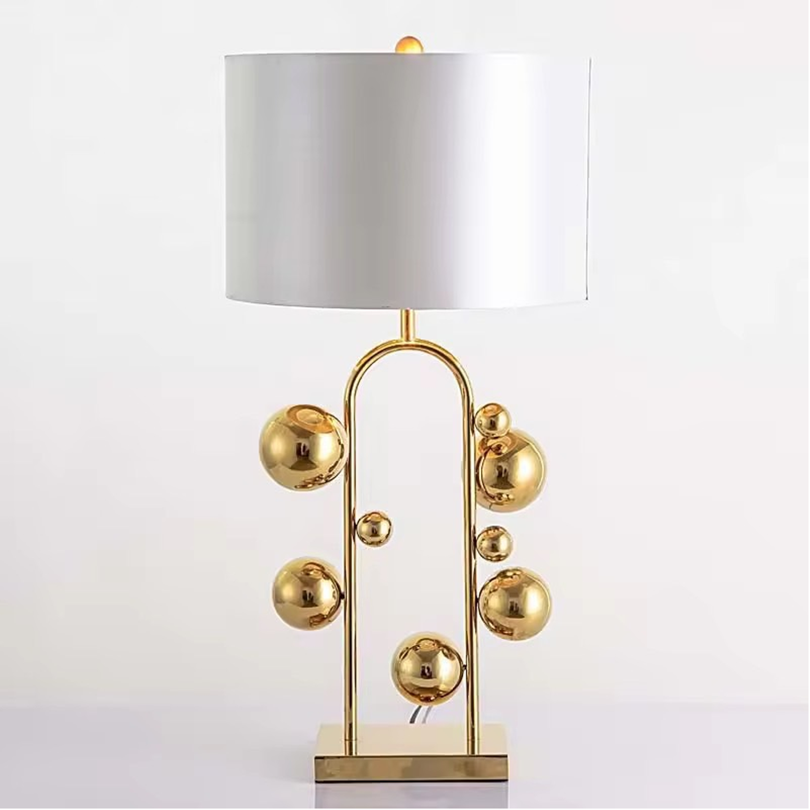 โคมไฟตั้งโต๊ะ Luxurious Table lamp Metal + Fabric LED E27X1 IP20