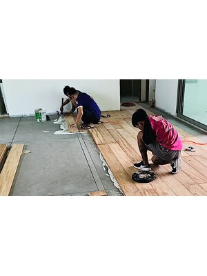 ช่างปูพื้นไม้ปาร์เก้