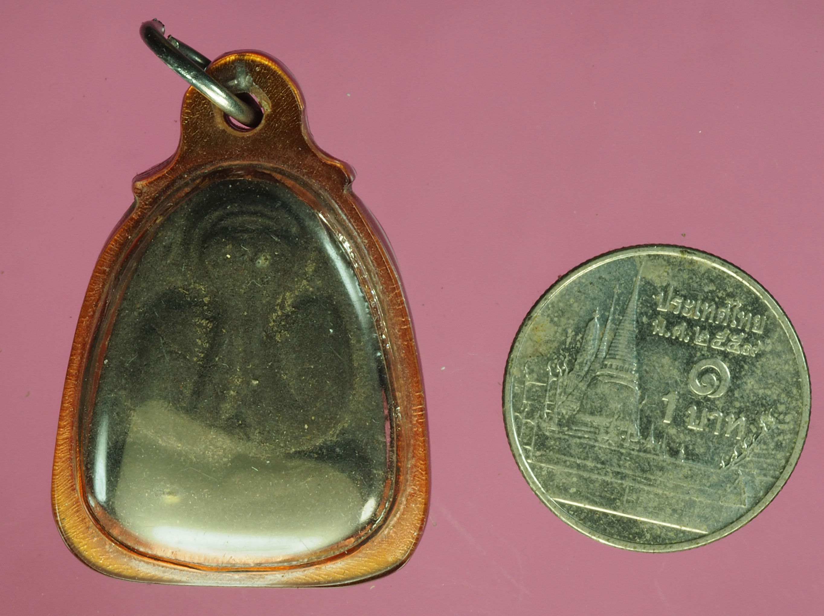 A172 พระปิดตา เนื้อดินผสมผงใบลาน ไม่ทราบที่และปีสร้าง เลี่ยมพลาสติก 6