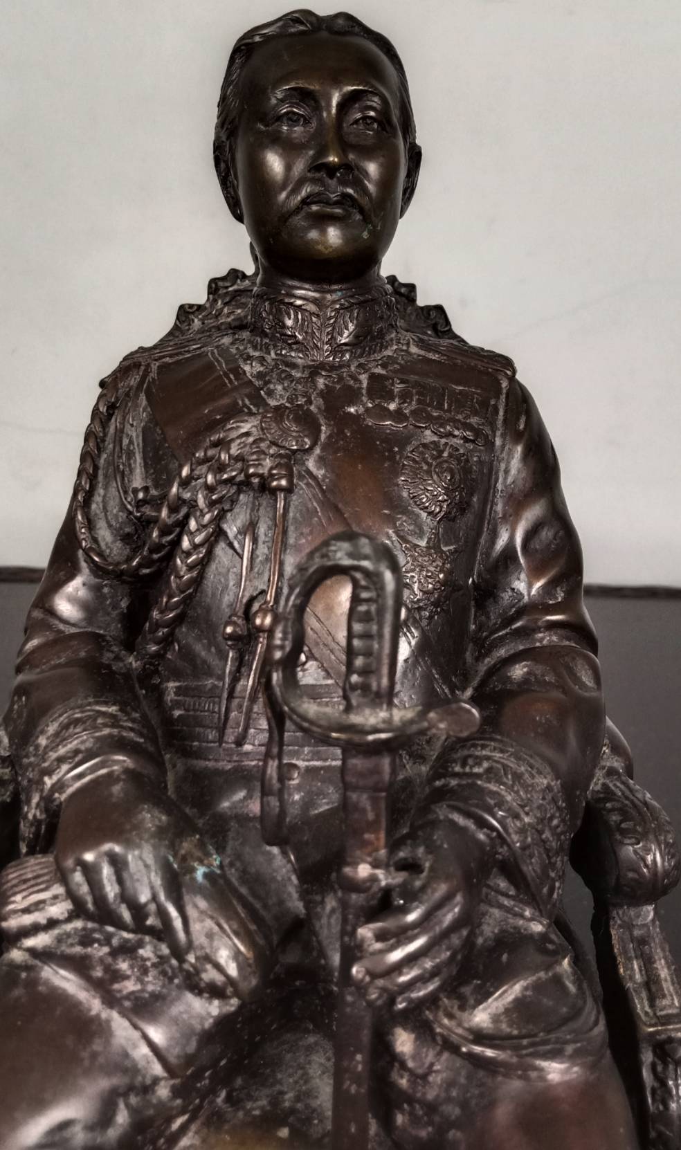 572.พระบรมรูปหล่อในหลวงรัชกาลที่ 5 พระบาทสมเด็จพระปรมินทรมหาจุฬาลงกรณ์ พระจุลจอมเกล้าเจ้าอยู่หัว ทรงประทับนั่งบัลลังก์