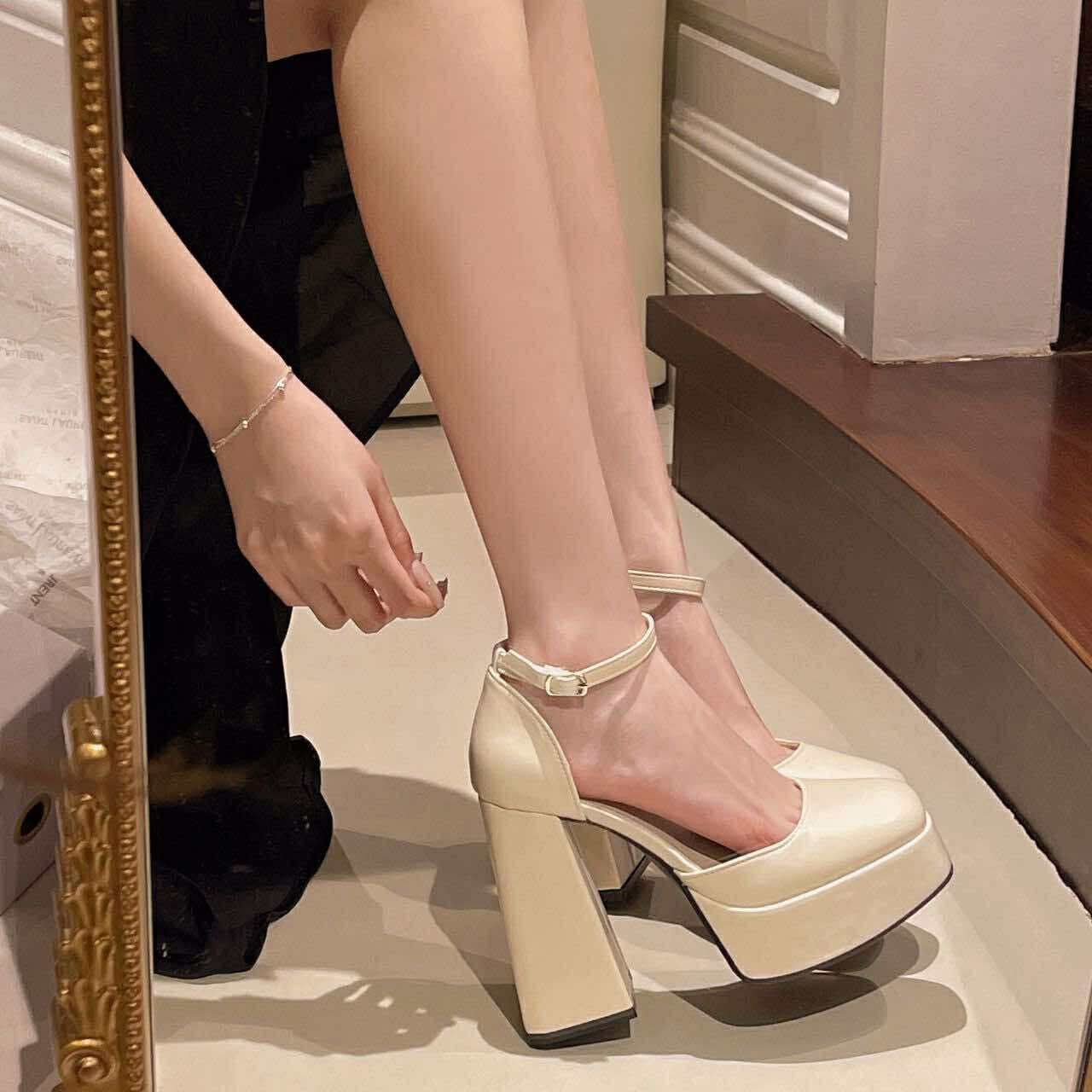 รองเท้าส้นสูง พื้นหนา รองเท้าบาร์บี้ สีเบจ สูง 5 นิ้ว รหัส SH901