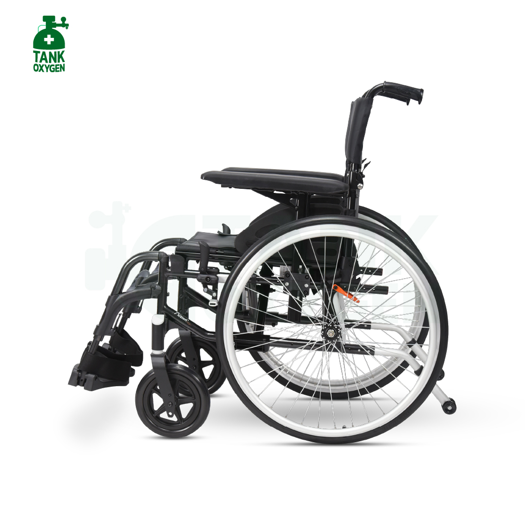 รถเข็นผู้ป่วย วีลแชร์ผู้สูงอายุพกพา รุ่นใหม่ ยี่ห้อ Invacare รุ่น Action 2NG Transit Lite รับประกัน 2 ปี
