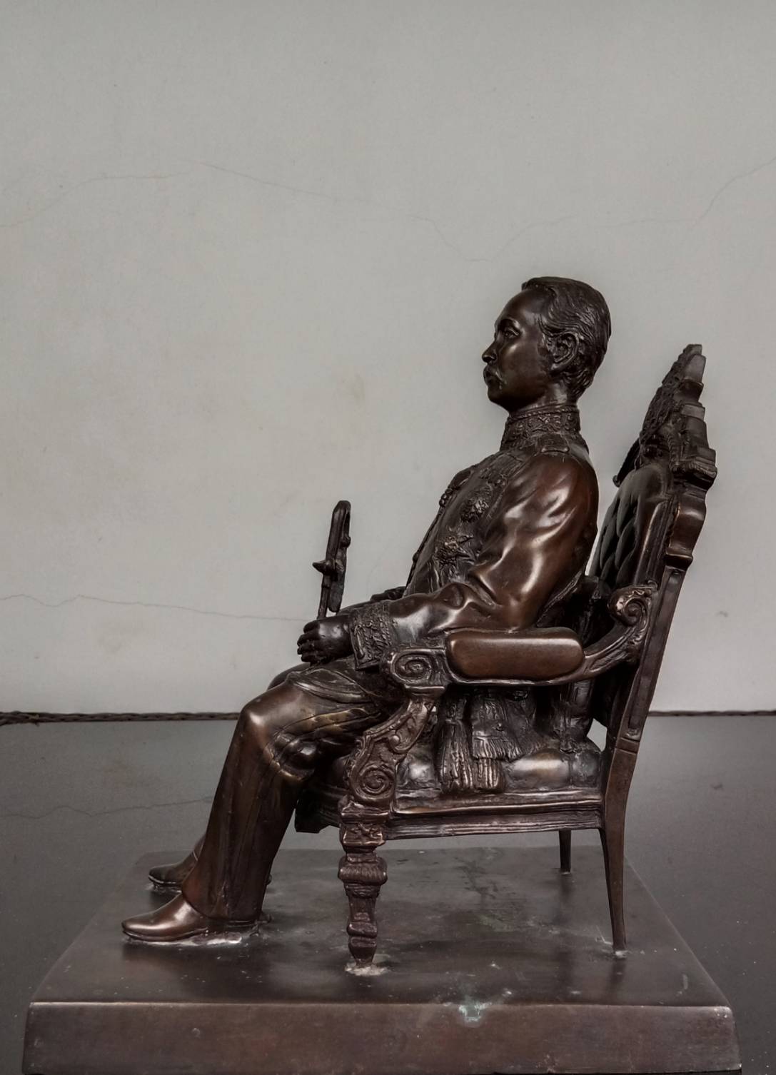 572.พระบรมรูปหล่อในหลวงรัชกาลที่ 5 พระบาทสมเด็จพระปรมินทรมหาจุฬาลงกรณ์ พระจุลจอมเกล้าเจ้าอยู่หัว ทรงประทับนั่งบัลลังก์