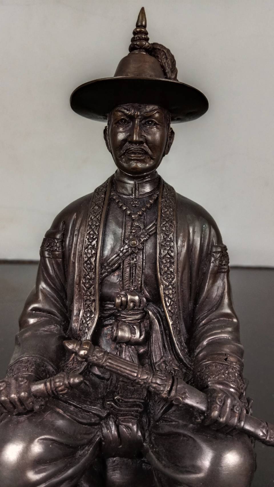 483.พระบรมรูปหล่อสมเด็จพระเจ้าตากสินมหาราช ทรงประทับนั่งบัลลังก์