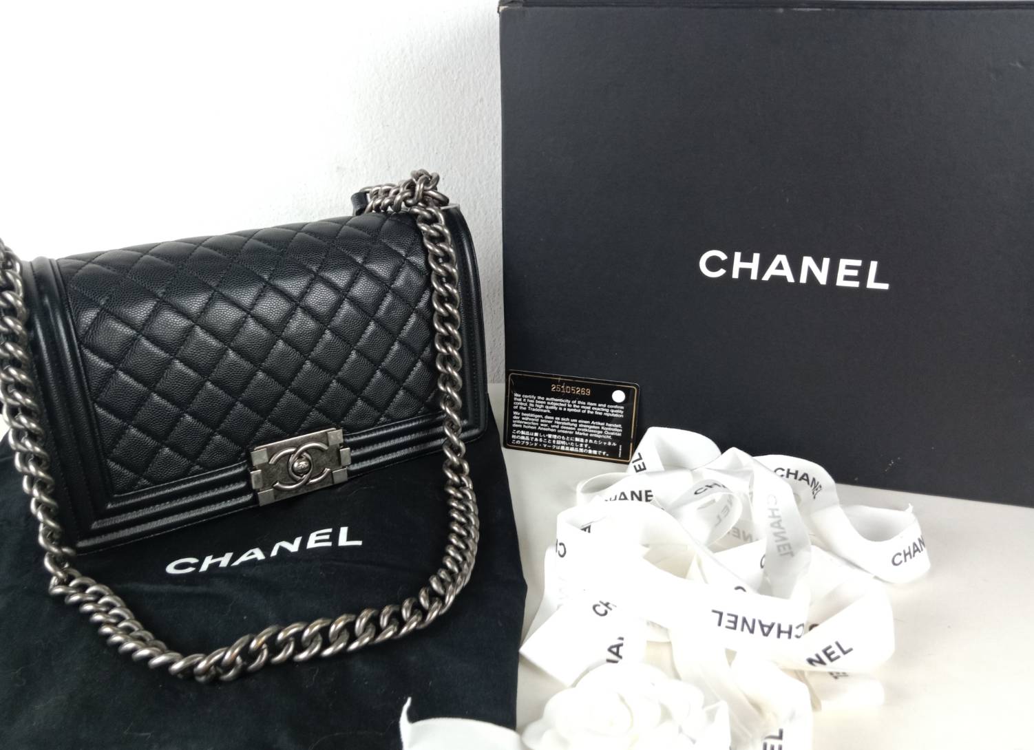 Chanel boy 10" Caviar RHW holo25 Very good condition FULLSET