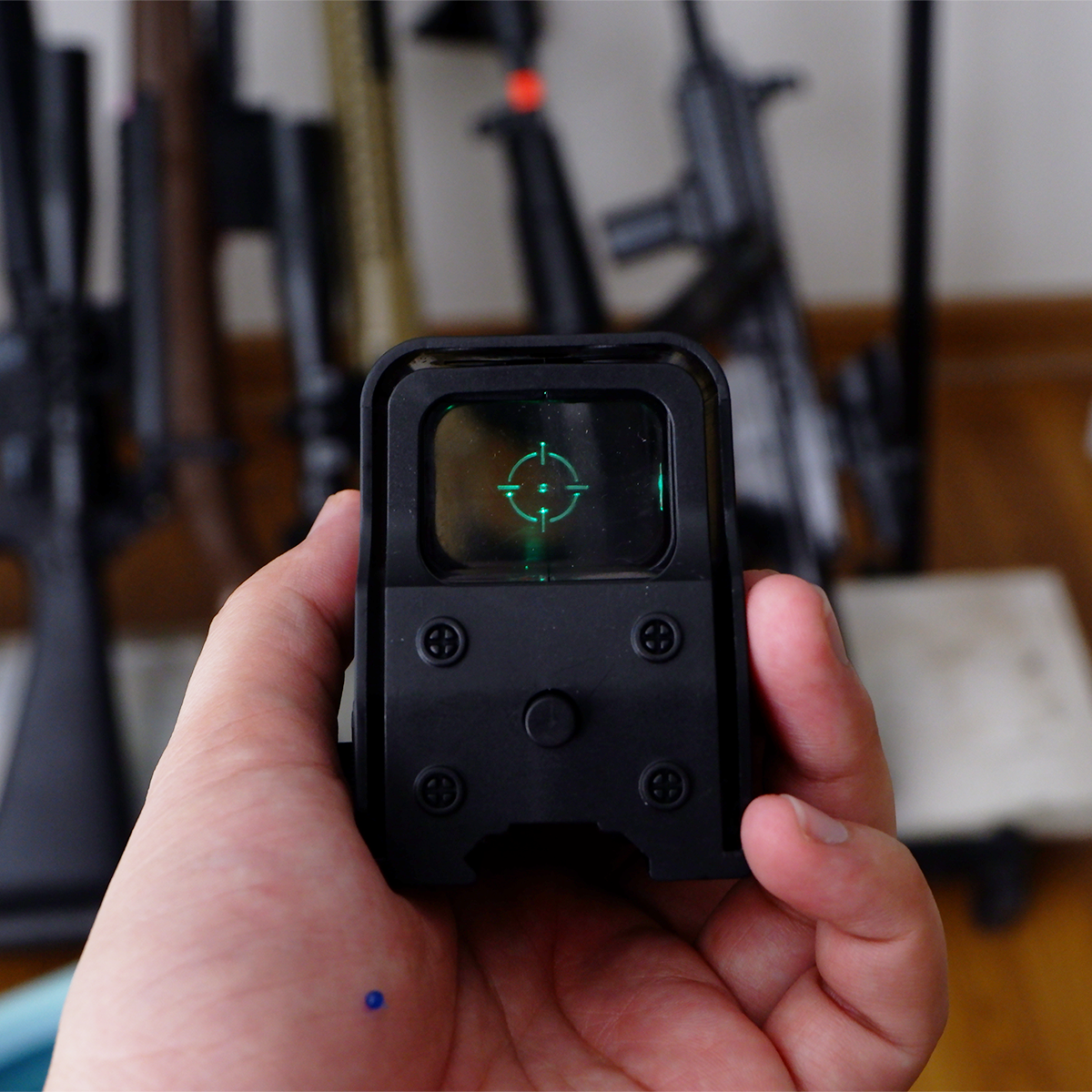 สโคปโฮโลกราฟ สีดำหน้าสั้น ไฟสีเขียว ใช้เล็งอย่างดี ขนาดราง 20 mm (HLB)