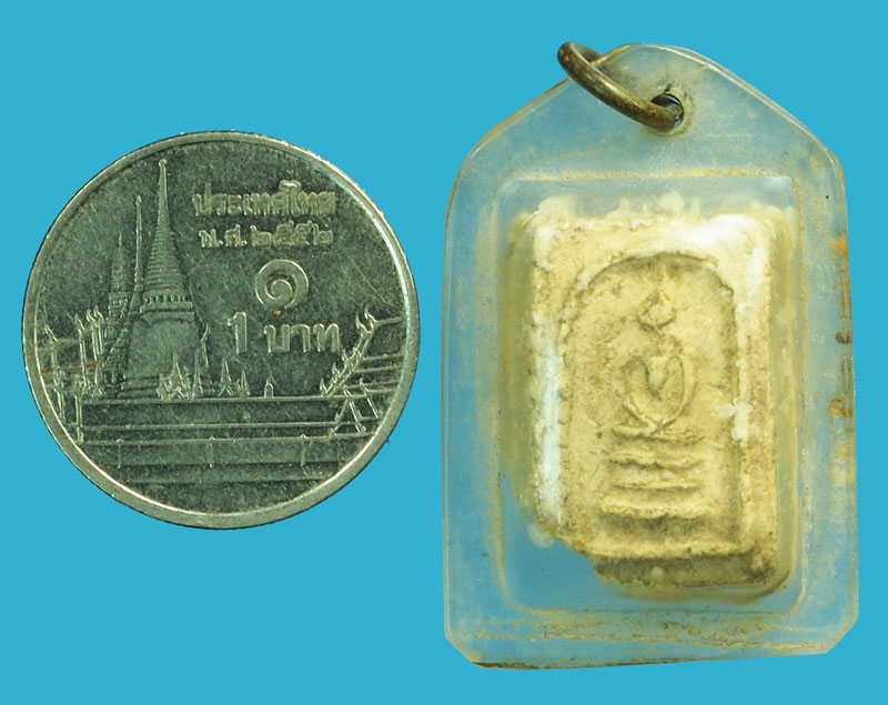 A5072 พระสมเด็จคะแนน หลังตราแผ่นดิน เลี่ยมพลาสติกเก่า ไม่ทราบที่ และปีสร้าง 9