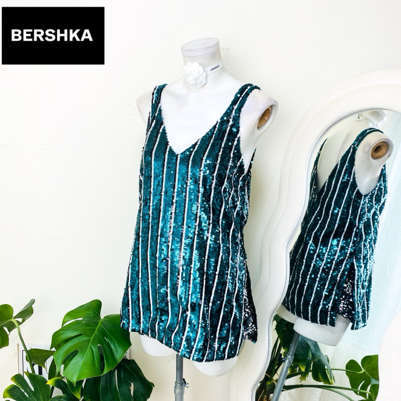 ไซด์ M แบรนด์ Bershaka แท้ 100%🌸เสื้อ ผ่าข้าง คอวีลึก งานเกล็ดวิบวับ สีเขียว ใส่ออกงาน ชุดออกงาน ชุดปาร์ตี้ วันเกิด