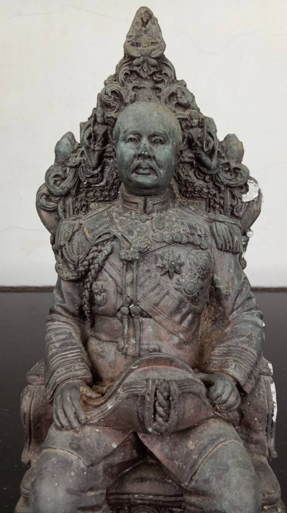 581.พระบรมรูปหล่อในหลวงรัชกาลที่ 5 พระบาทสมเด็จพระปรมินทรมหาจุฬาลงกรณ์ พระจุลจอมเกล้าเจ้าอยู่หัว ทรงประทับนั่งบัลลังก์