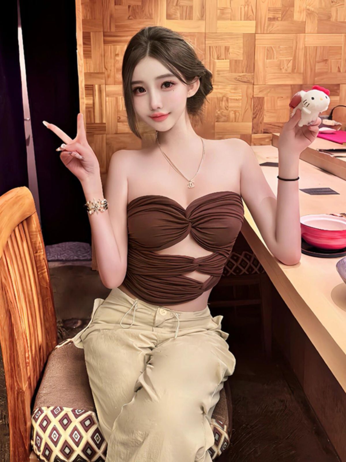 เสื้อเกาะอก ผ้าร่อง ดีเทลหย่น สีน้ำตาล CN2891 พร้อมส่งในไทย