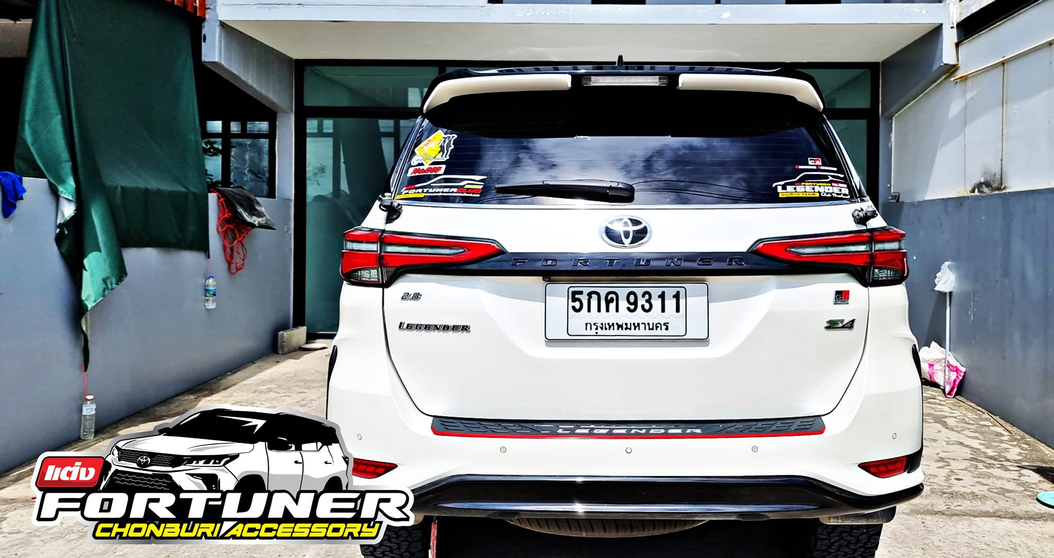 สปอยเลอร์หลังคา GRsport ขาว แดง ดำ โตโยต้า ฟอร์จูนเนอร์