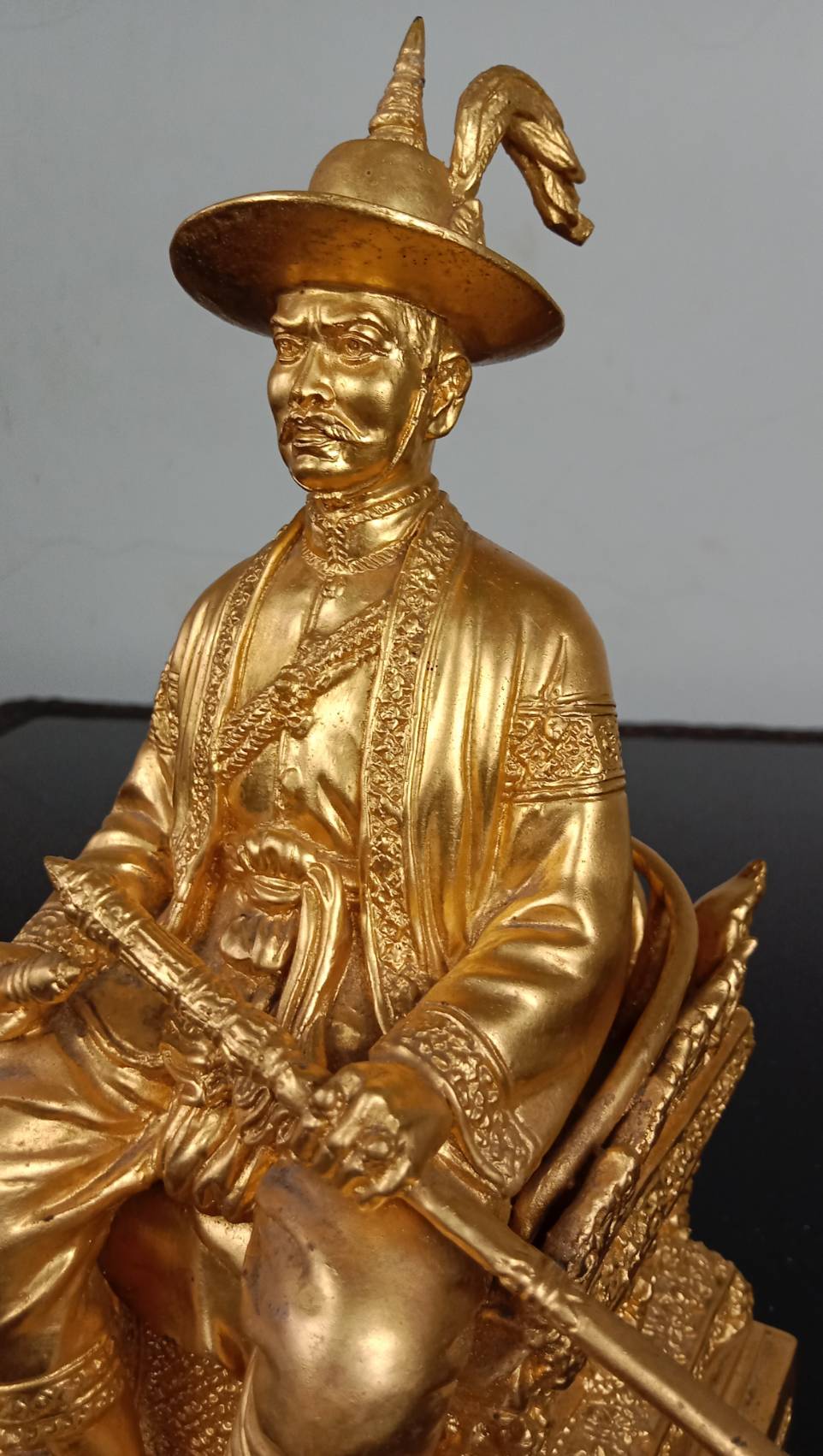 593.พระบรมรูปหล่อสมเด็จพระเจ้าตากสินมหาราช ทรงประทับนั่งบัลลังก์