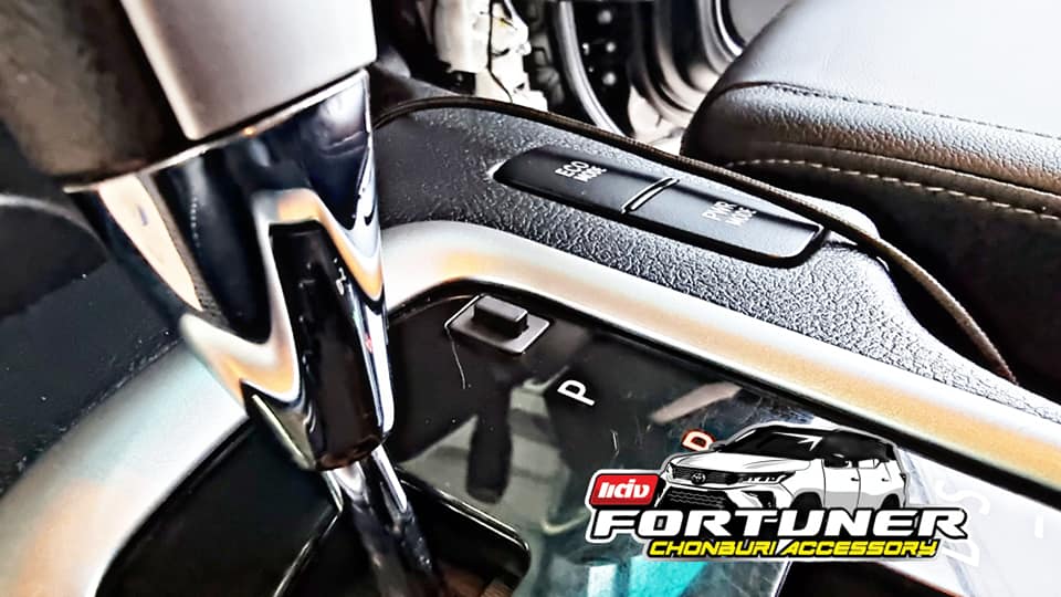 ปุ่มชิปปลดล็อคเพื่อเข้าเกียร์ว่าง โตโยต้า ฟอร์จูนเนอร์ รีโว่