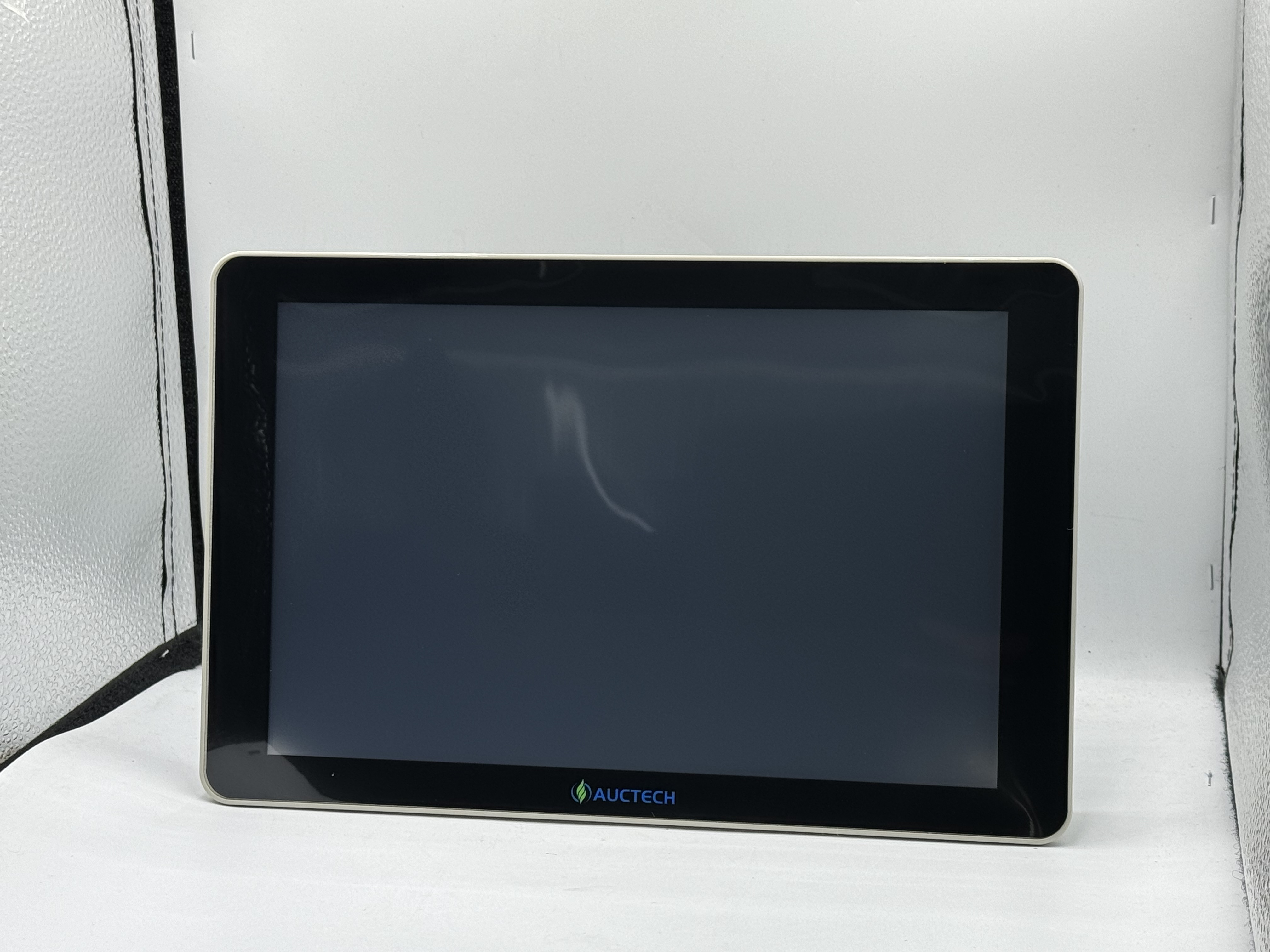 Auctech HMI Model: HT3000-D7W / 7"