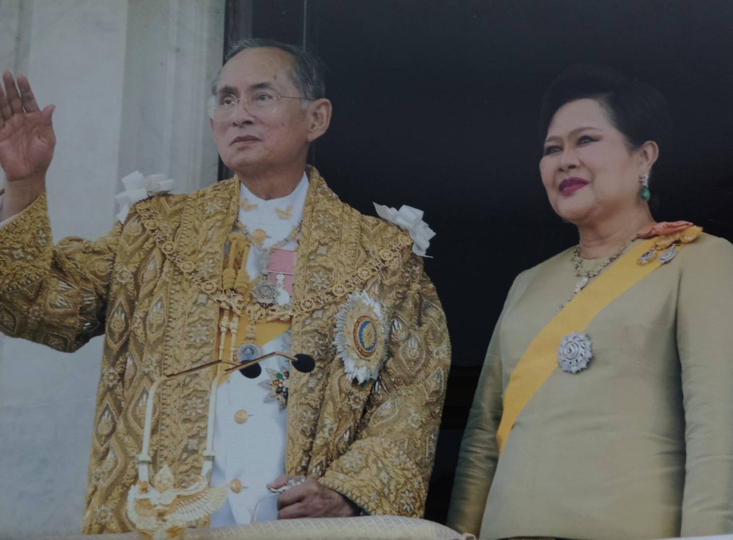544.พระบรมฉายาลักษณ์ในหลวงรัชกาลที่ 9 และสมเด็จพระบรมราชีนีนาถในรัชกาลที่ 9