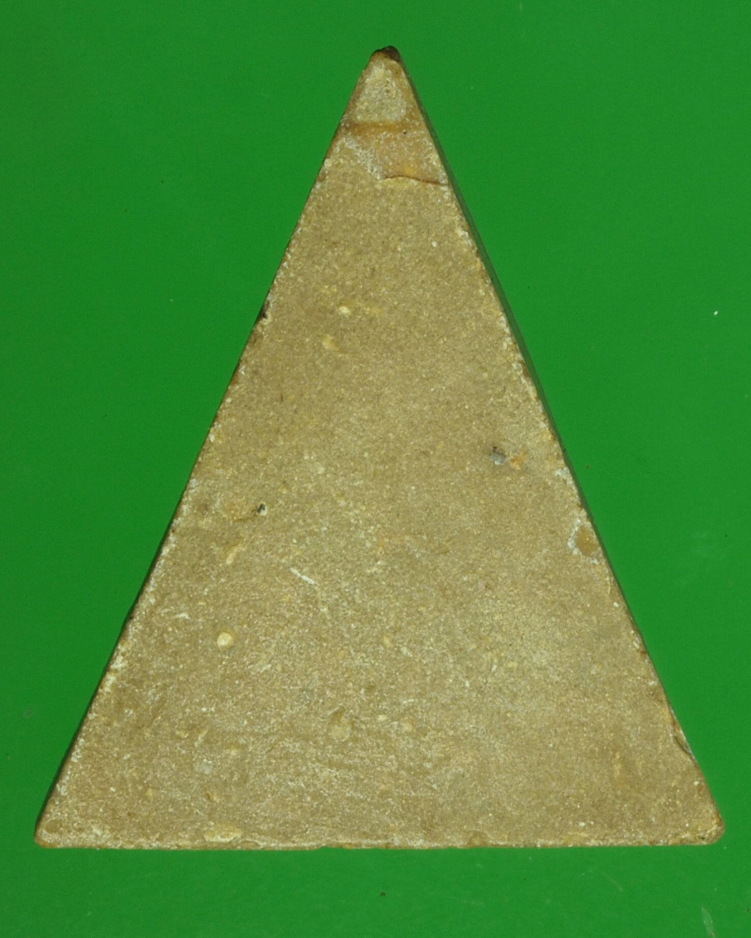 A252 พระผงน้ำมันฐานบัว พอมีอายุ ไม่ทราบที่ 9