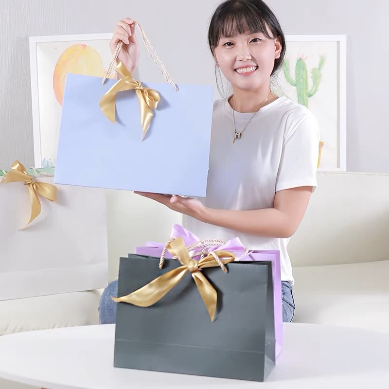 ถุงหิ้ว ถุงของขวัญ พร้อมริบบิ้น ขนาด 13.5 นิ้ว