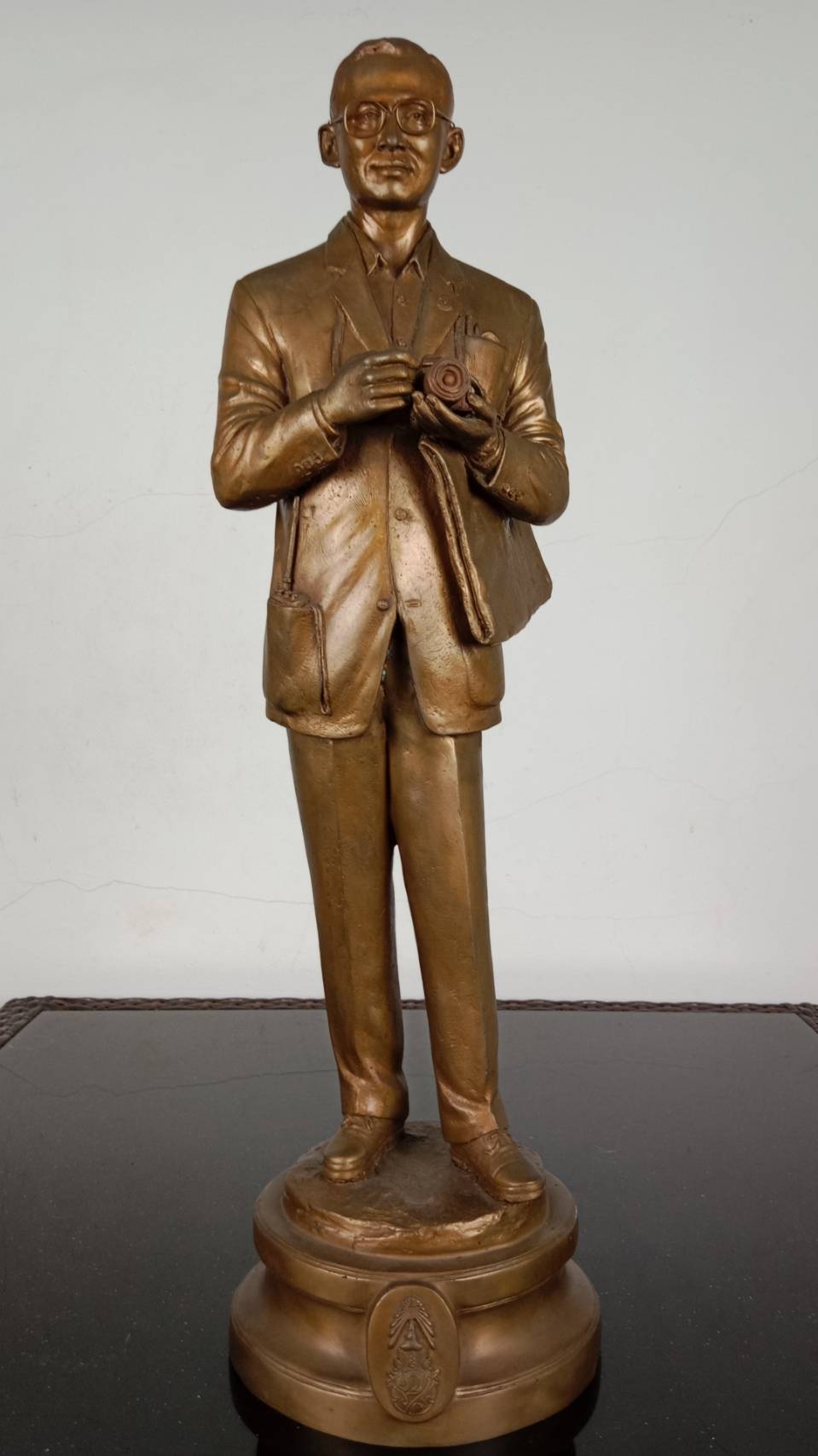 549.พระบรมรูปหล่อในหลวงรัชกาลที่9 พระบาทสมเด็จพระปรมินทรมหาภูมิพลอดุลยเดช "ทรงงาน"(จำลอง)