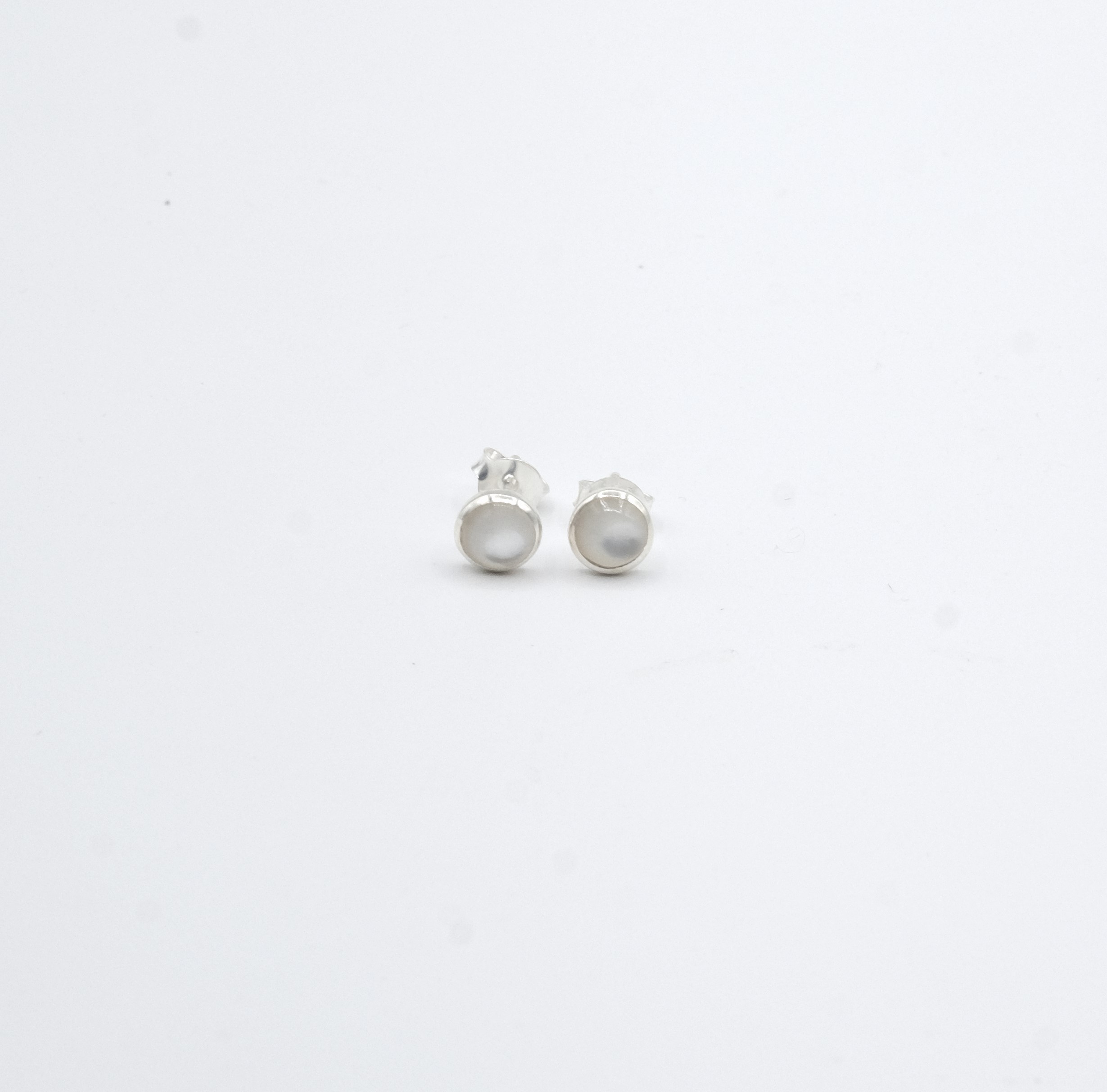 ต่างหูกลมเม็ดเล็ก Tiny Stud (SM)