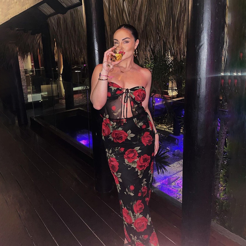 ชุดเซท เสื้อ+กระโปรง กุหลาบ พร้อมส่งด่วนในไทย