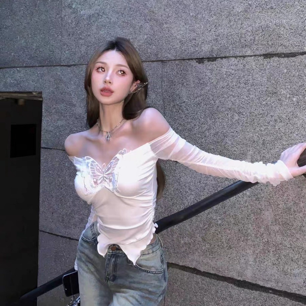 (จัดส่งจากกรุงเทพฯ) เสื้อครอปแขนยาว ผีเสื้อหน้าอก เสื้อเข้ารูป CN2425