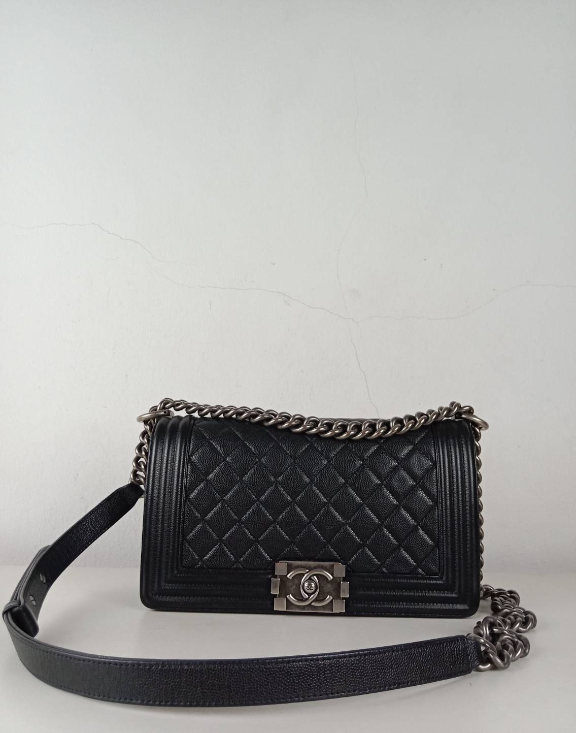 Chanel boy 10" Caviar RHW holo25 Very good condition FULLSET