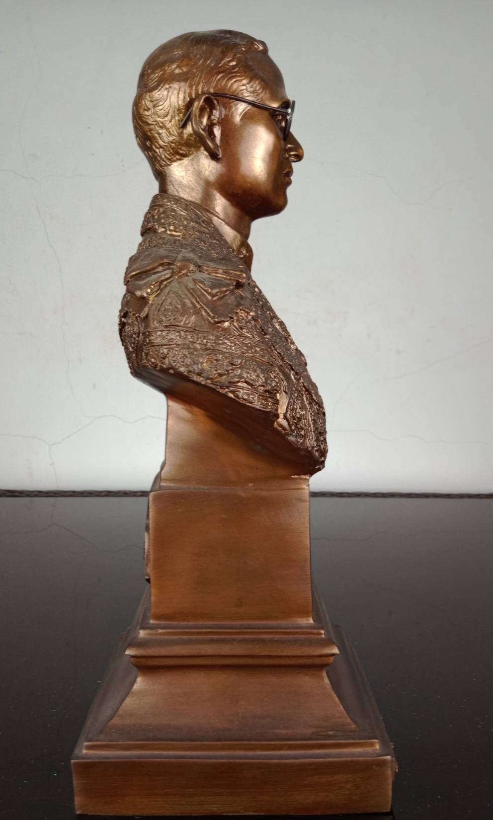 23.พระบรมรูปหล่อครึ่งพระองค์ในหลวงรัชกาลที่9 พระบาทสมเด็จพระปรมินทรมหาภูมิพลอดุลยเดช ฉลองพระองค์บรมราชภูษิตาภรณ์