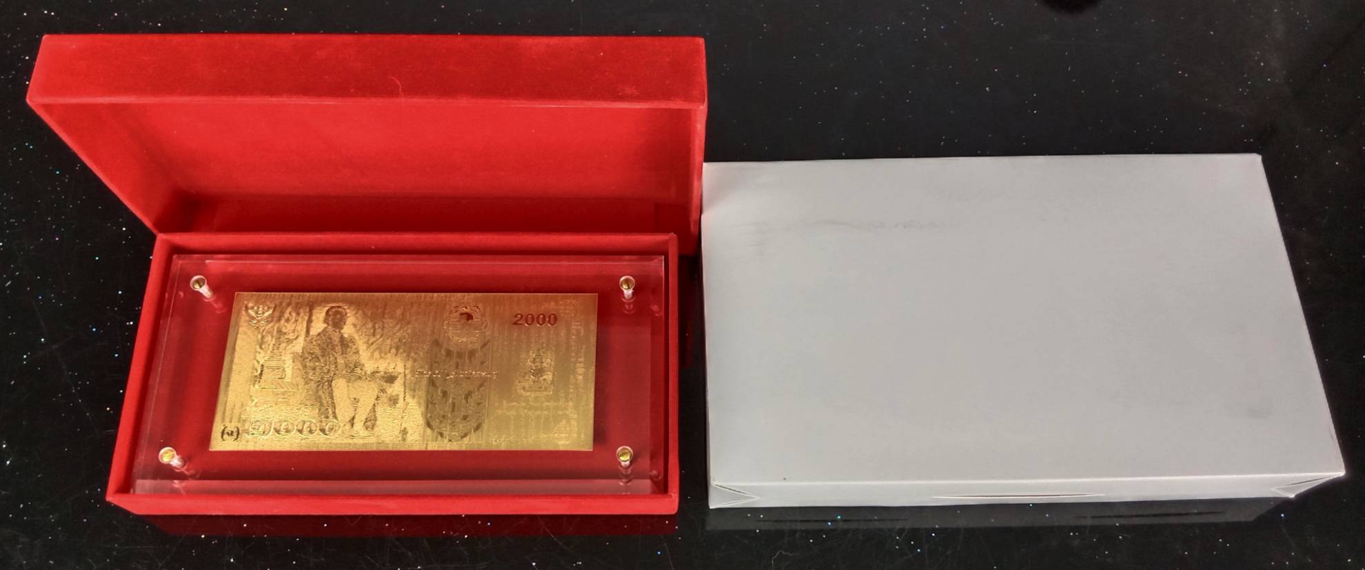 586.แผ่นทองคำที่ระลึก รัชกาลที่ 9 งานเฉลิมพระเกียรติเนื่องในโอกาสมหามงคลฉลองสิริราชสมบัติครบ 60 ปี พ.ศ.2549