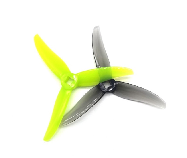 Gemfan 3525 Hurricane 3-Blade Propeller w/ M5 Adapters 1.5mm 1ชุด 4ใบ สุ่มสี