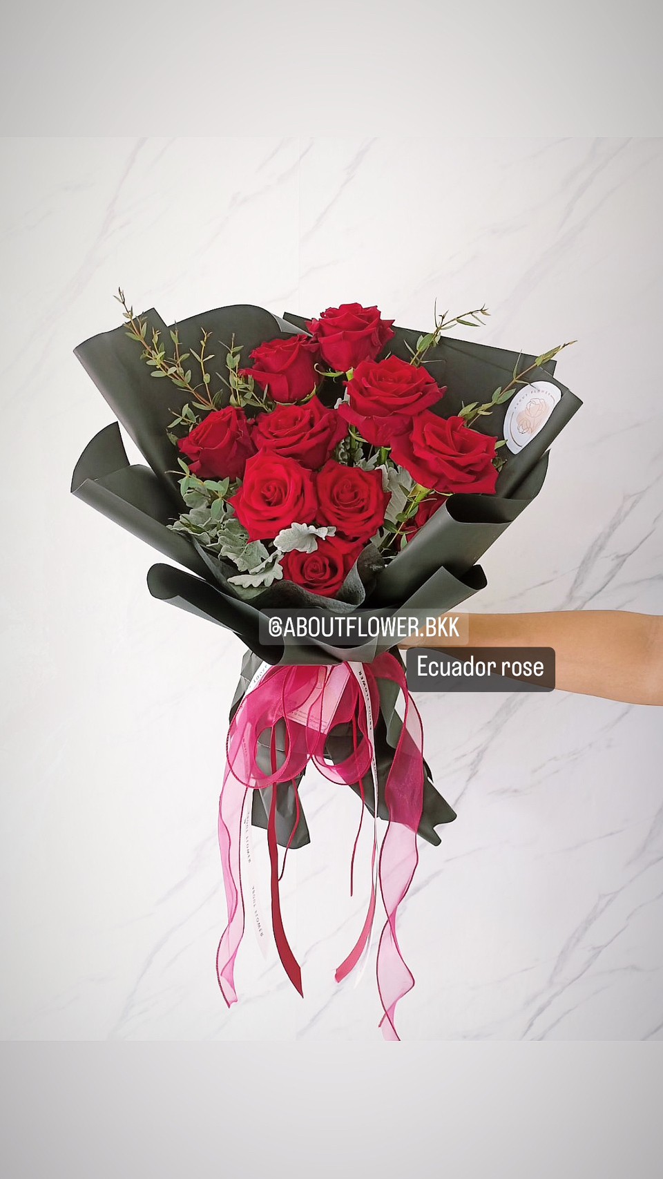Congratulations Ecuador Rose Bouquet ช่อดอกกุหลาบเอกวาดอร์ สีแดง นำเข้า คัด Size จำนวน 10 ดอก พร้อมตกแต่ง สามารถเปลี่ยนสีได้