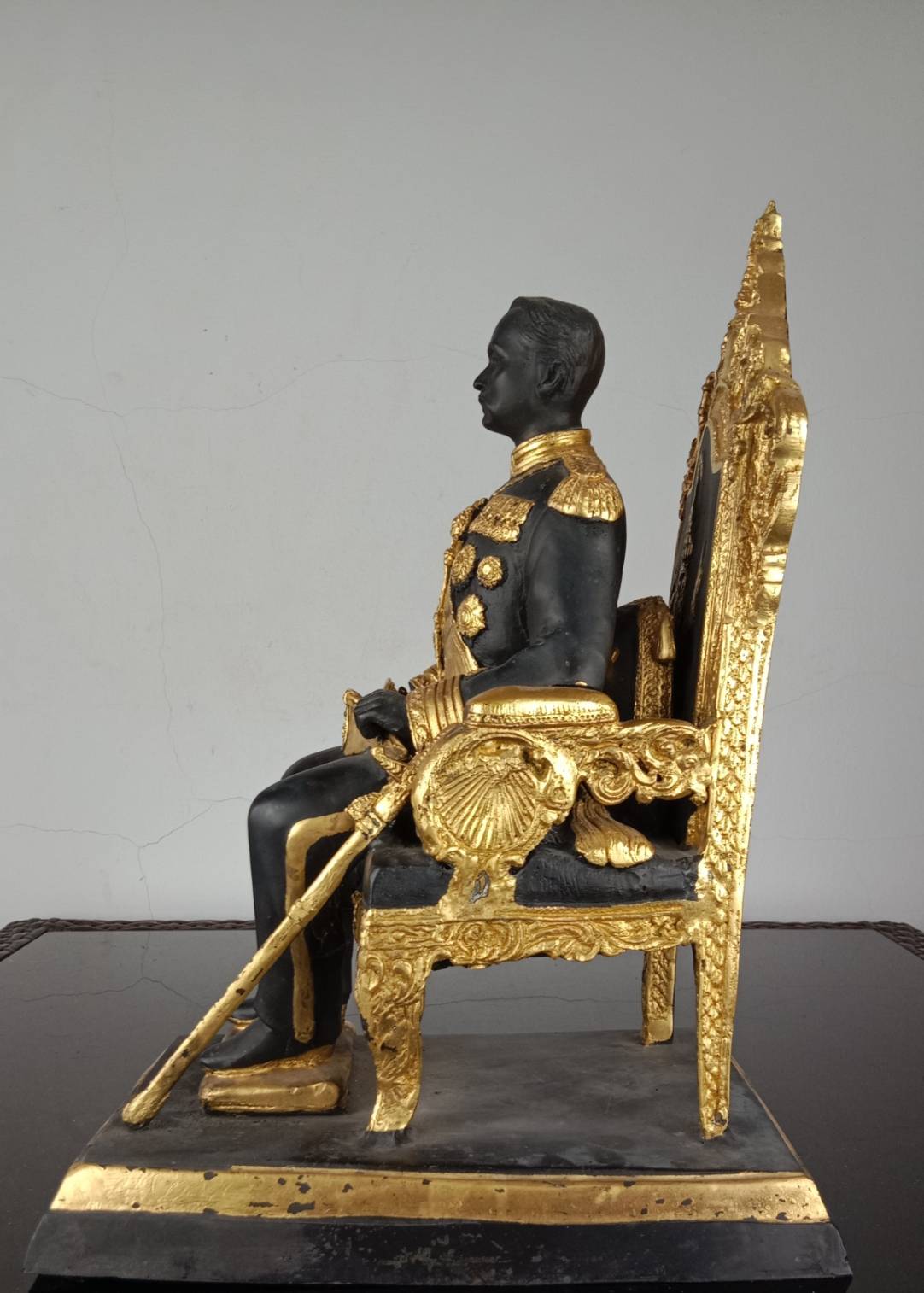 304.พระบรมรูปหล่อในหลวงรัชกาลที่5 พระบาทสมเด็จพระปรมินทรมหาจุฬาลงกรณ์ พระจุลจอมเกล้าเจ้าอยู่หัว ทรงประทับนั่งบัลลังก์