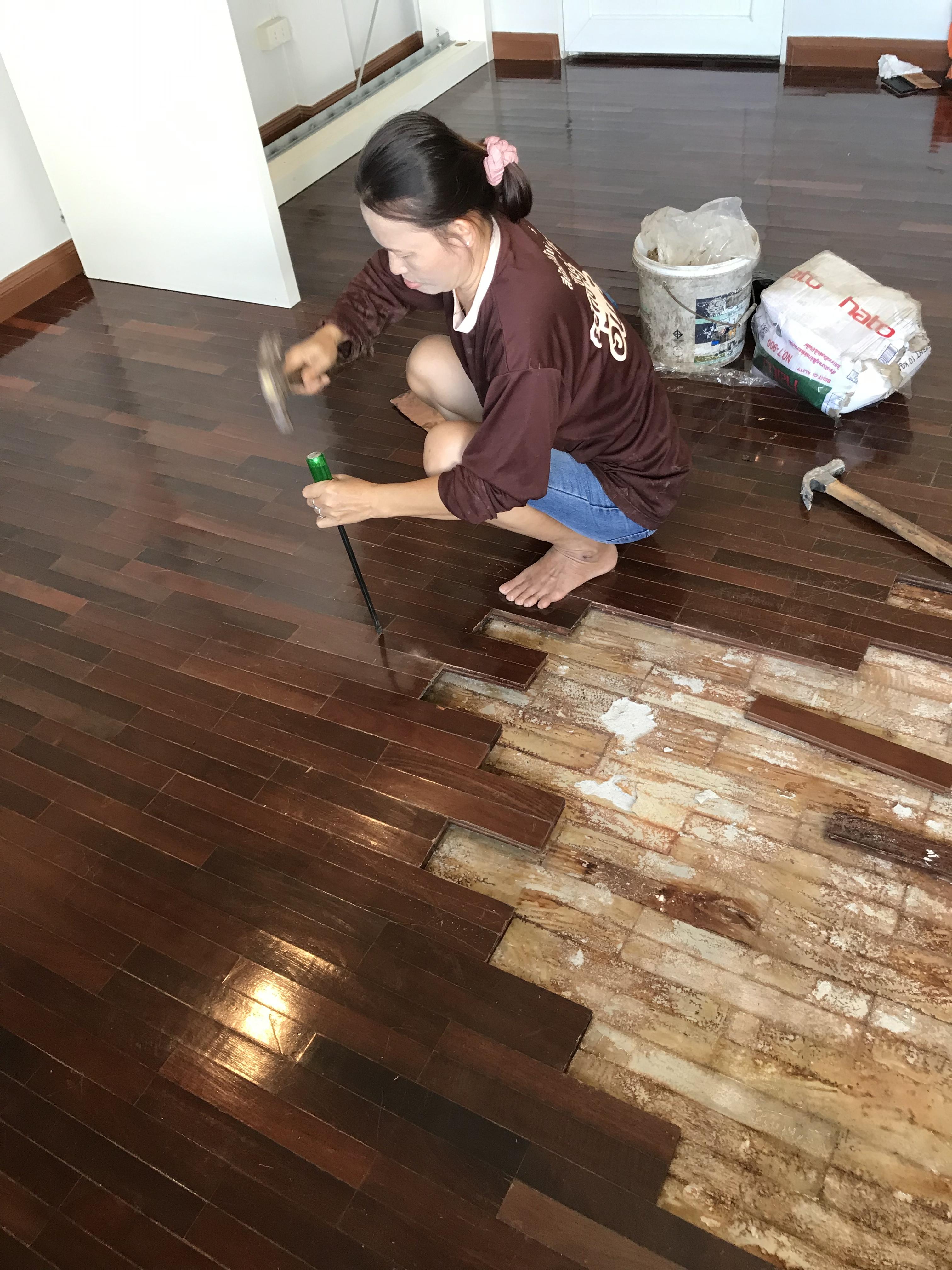 ช่างซ่อมพื้นไม้ปาร์เก้