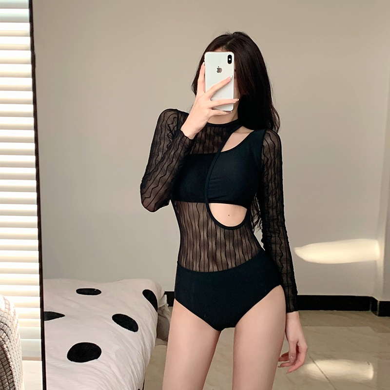 ชุดว่ายน้ำ วันพีช แขนยาว สีดำ SW076