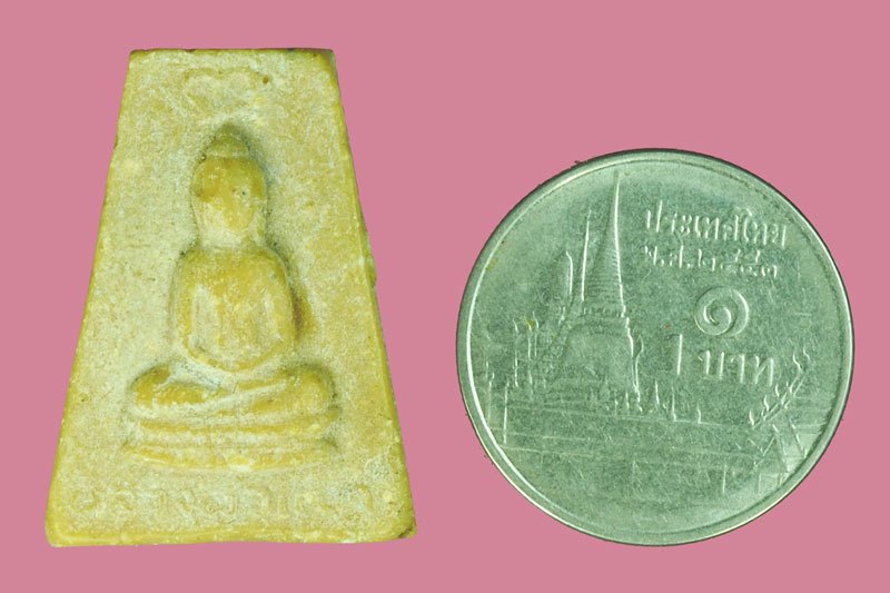 A5501 พระผงรูปเหมือนหลวงพ่อเฒ่า วัดโพธิ์ทอง บางปะหัน อยุธยา เนื้อผงน้ำมัน 50