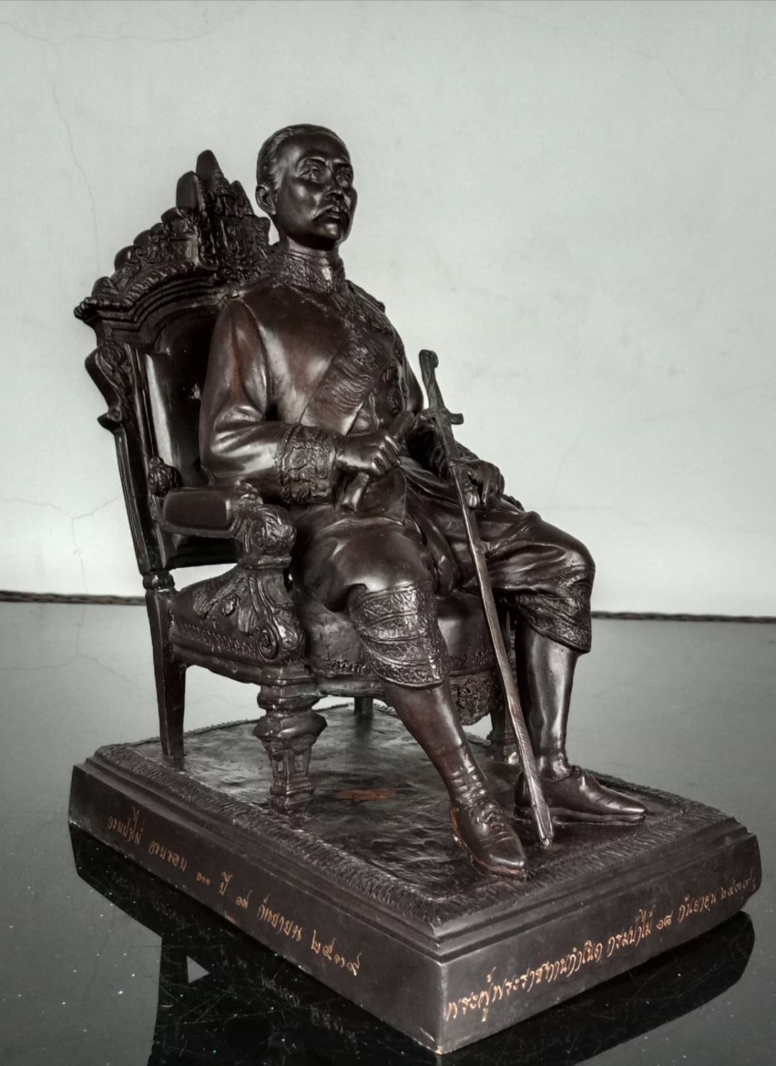 444.พระบรมรูปหล่อในหลวงรัชกาลที่5 พระบาทสมเด็จพระปรมินทรมหาจุฬาลงกรณ์ พระจุลจอมเกล้าเจ้าอยู่หัว ทรงประทับนั่งบัลลังก์