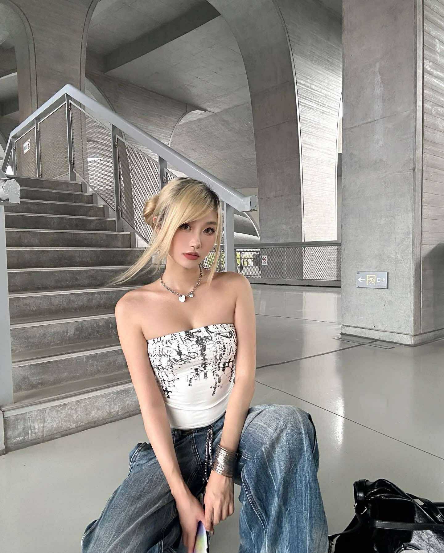 เสื้อเกาะอก สกีนลาย สตรีท พร้อมส่งในไทย