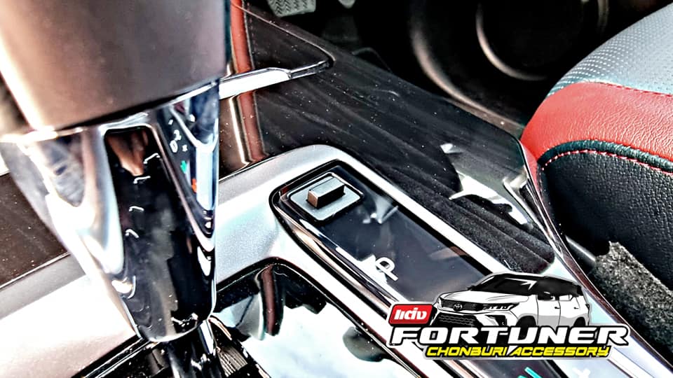 ปุ่มชิปปลดล็อคเพื่อเข้าเกียร์ว่าง โตโยต้า ฟอร์จูนเนอร์ รีโว่