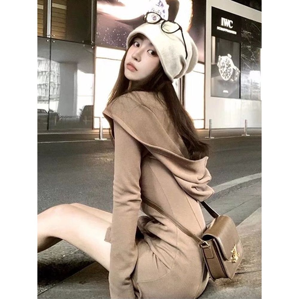 เดรสฮู้ด เดรสแขนยาว ซิปหน้า สีน้ำตาล CN2416