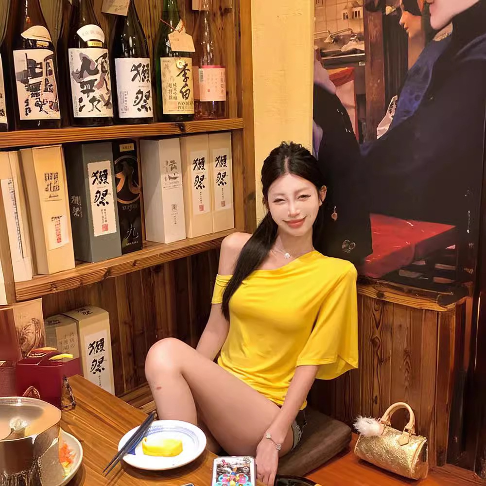 เหลือง เสื้อยืด ปาดไหล่ รหัส CN811