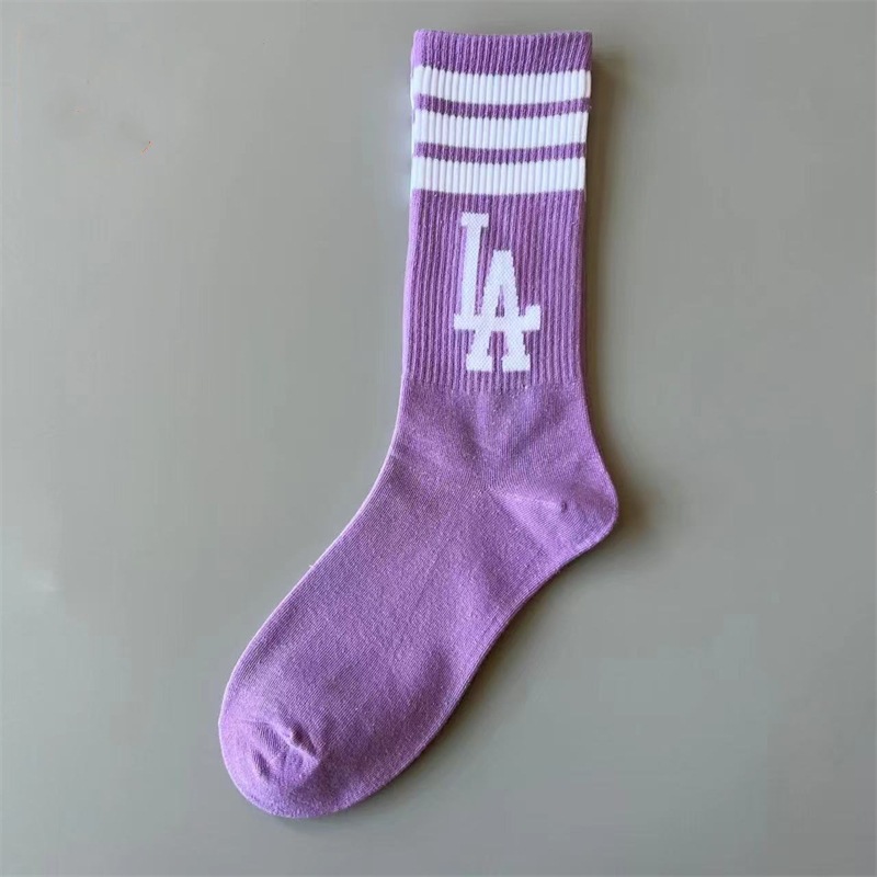 ถุงเท้ายาว สีพื้น ลายน่ารักๆ ถุงเท้าแฟชั่น เนื้อผ้านุ่ม 1 คู่