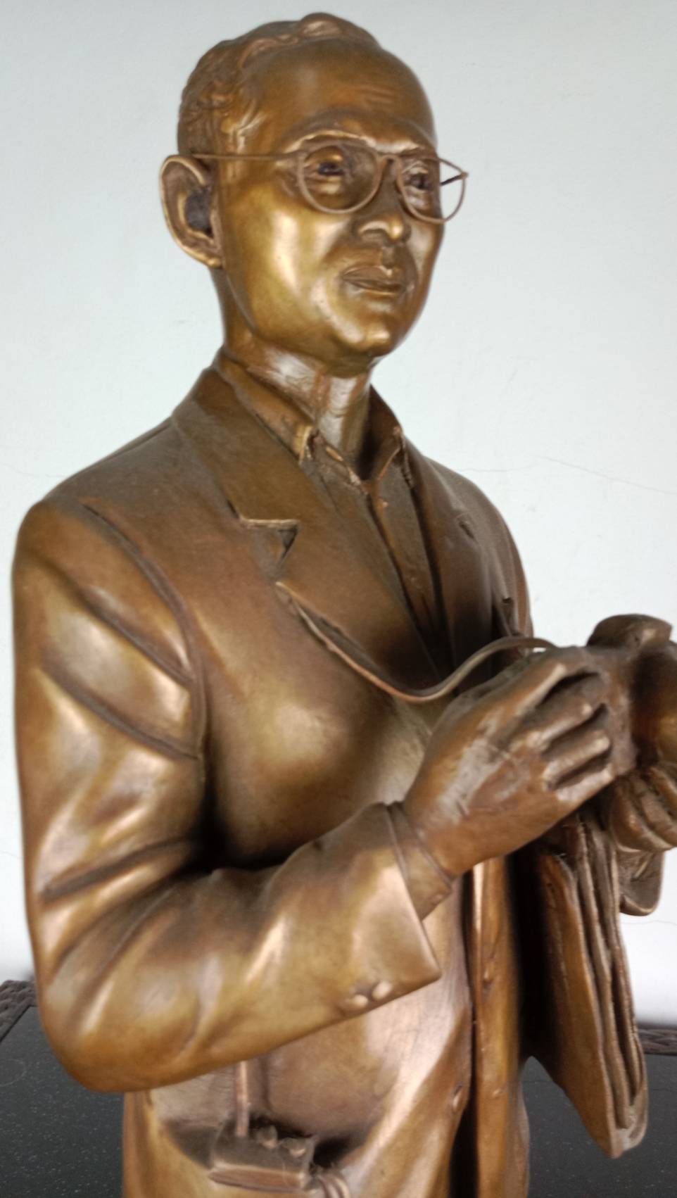 19.พระบรมรูปหล่อในหลวงรัชกาลที่9 พระบาทสมเด็จพระปรมินทรมหาภูมิพลอดุลยเดช