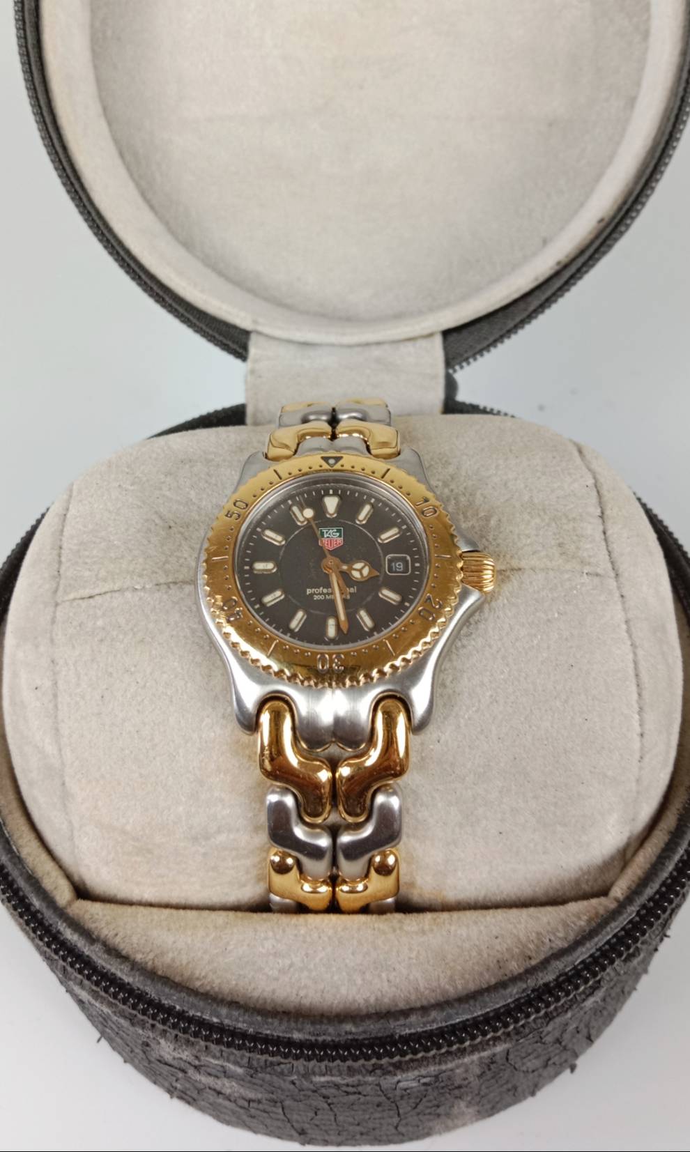 TAG HEUER ระบบ Quartz Lady size หน้าปัด 32 mm พร้อมกล่องแท้