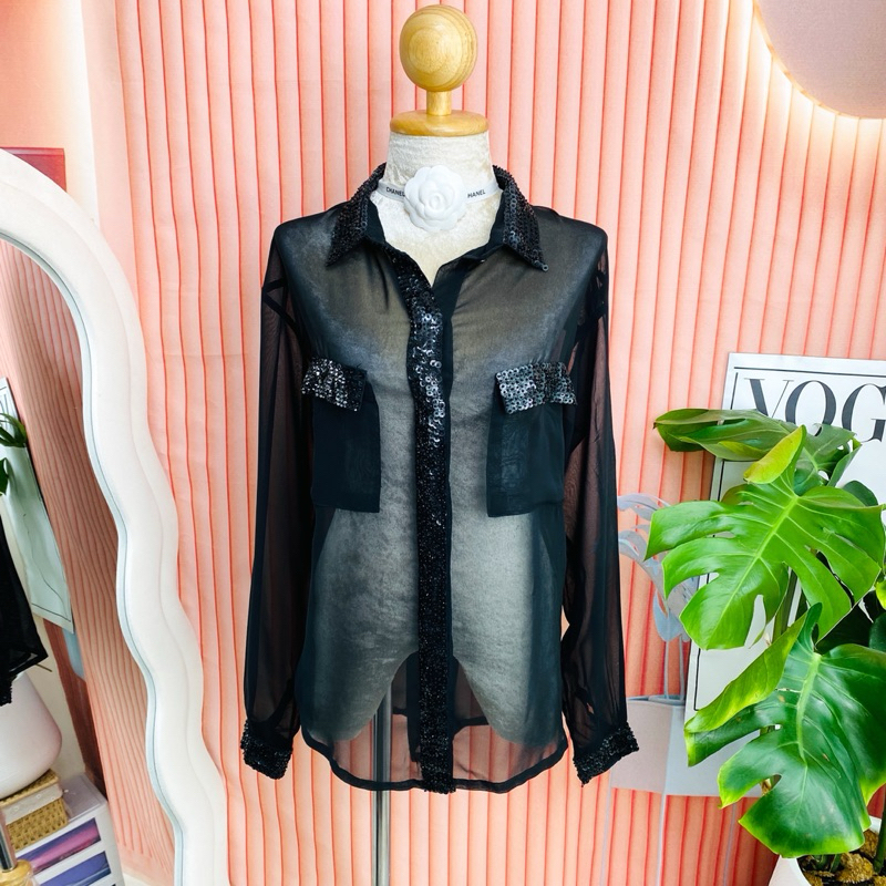 เสื้อเชิ้ต ซีทรู งานเกล็ดวิบวับ แต่งกระเป๋า สีดำ ใส่ออกงาน ปาร์ตี้ ชุดออกงาน ชุดปาร์ตี้