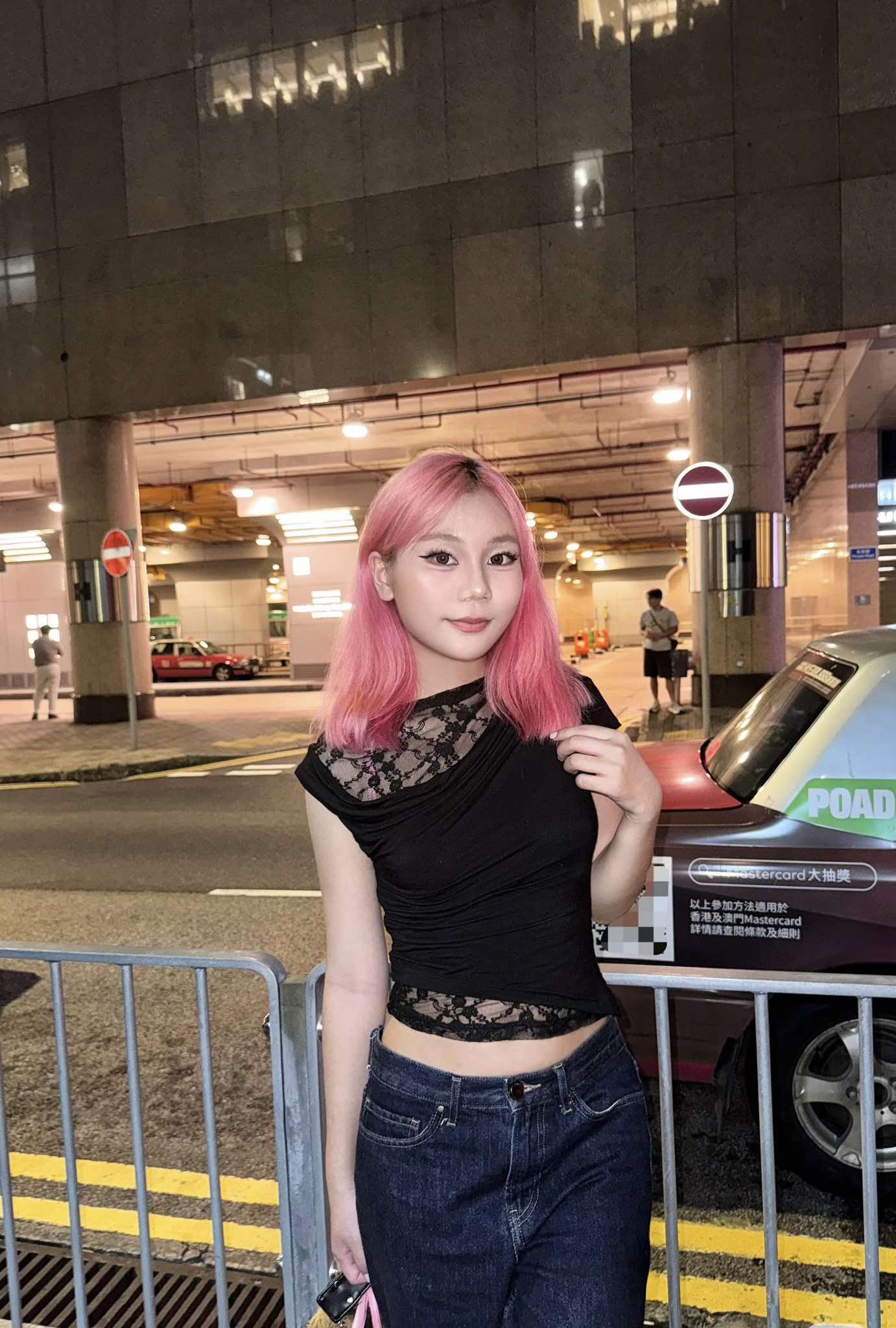 ส่งด่วนในไทย เสื้้อครอป ปาดไหล่ แต่งลูกไม้ พร้อมส่ง CN8190