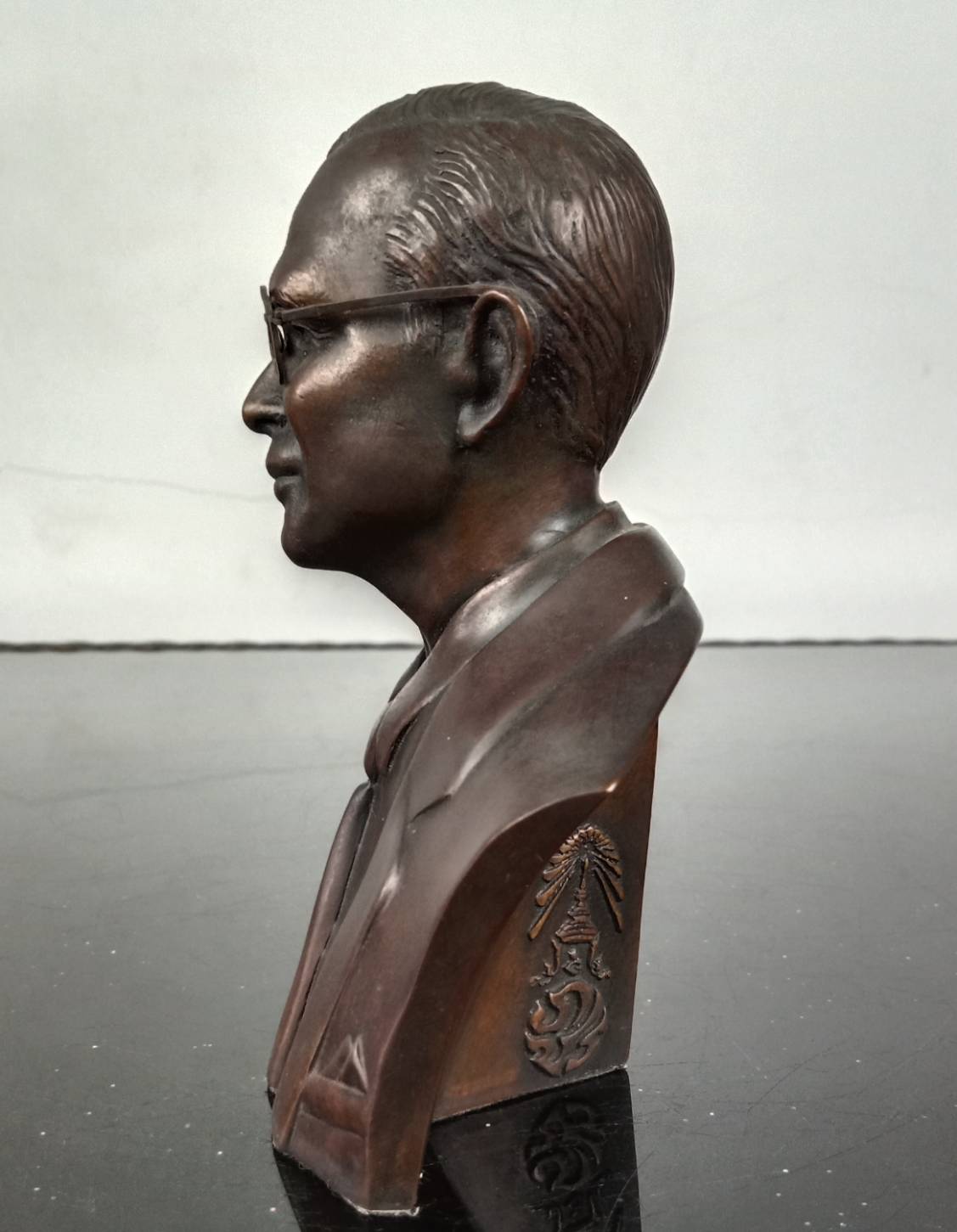 17.พระบรมรูปหล่อในหลวงรัชกาลที่ 9 พระบาทสมเด็จพระปรมินทรมหาภูมิพลอดุลยเดช