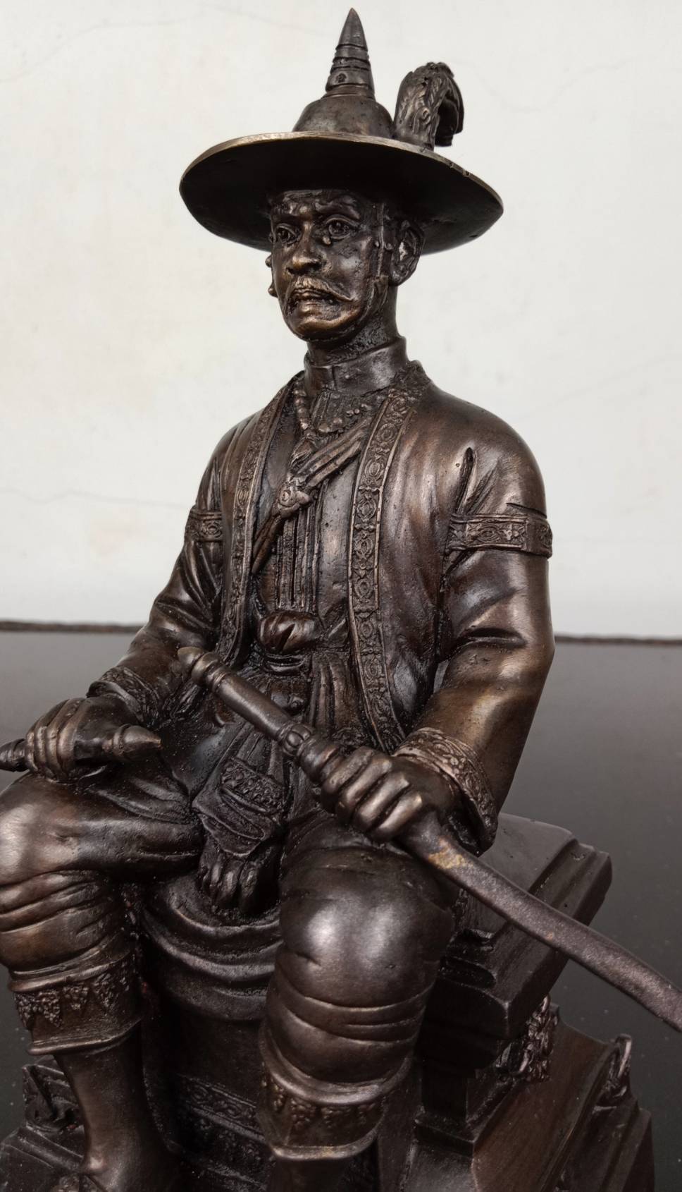 481.พระบรมรูปหล่อสมเด็จพระเจ้าตากสินมหาราช ทรงประทับนั่งบัลลังก์