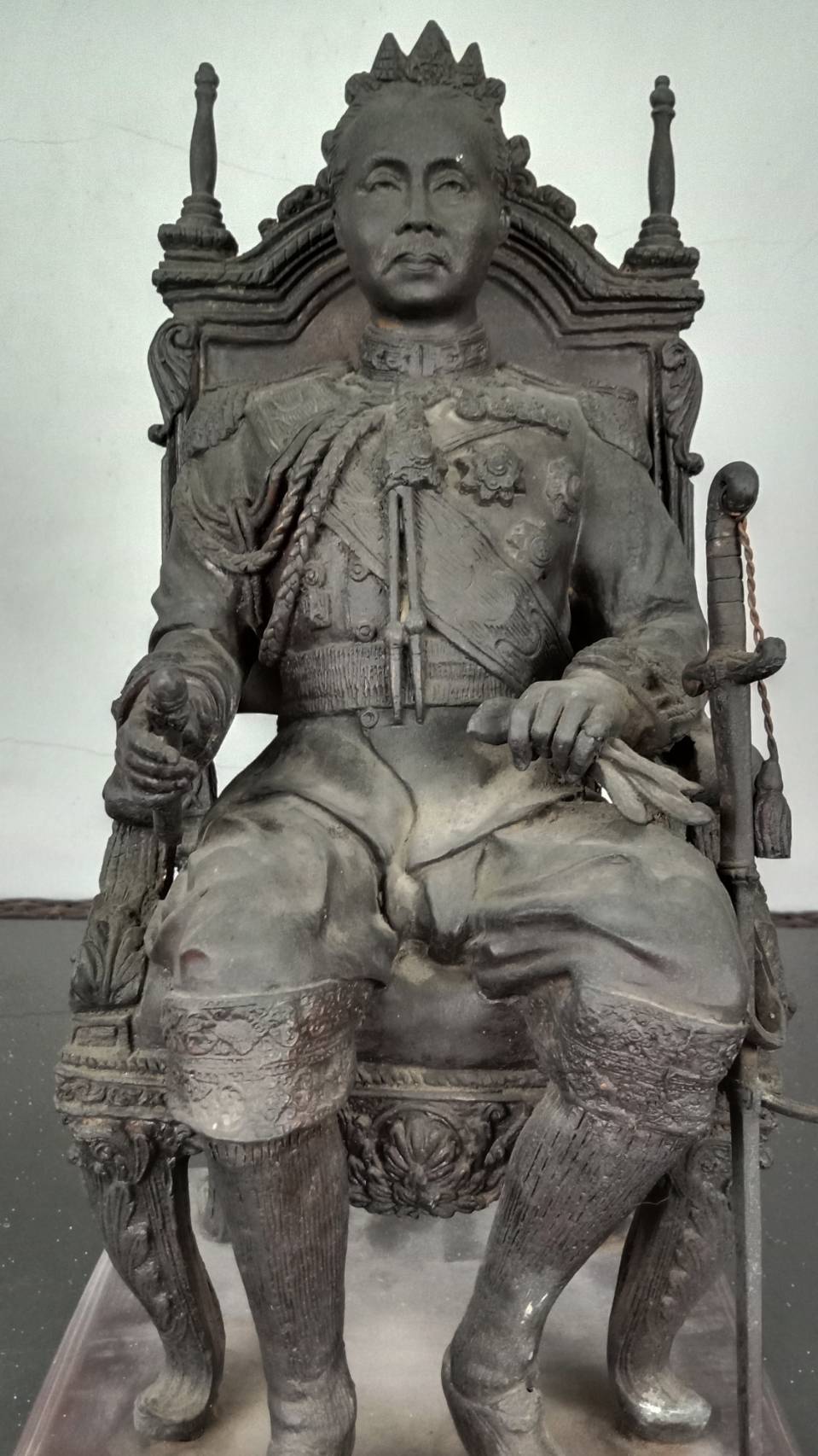 486.พระบรมรูปหล่อในหลวงรัชกาลที่5 พระบาทสมเด็จพระปรมินทรมหาจุฬาลงกรณ์ พระจุลจอมเกล้าเจ้าอยู่หัว ทรงประทับนั่งบัลลังก์(องค์ใหญ่)