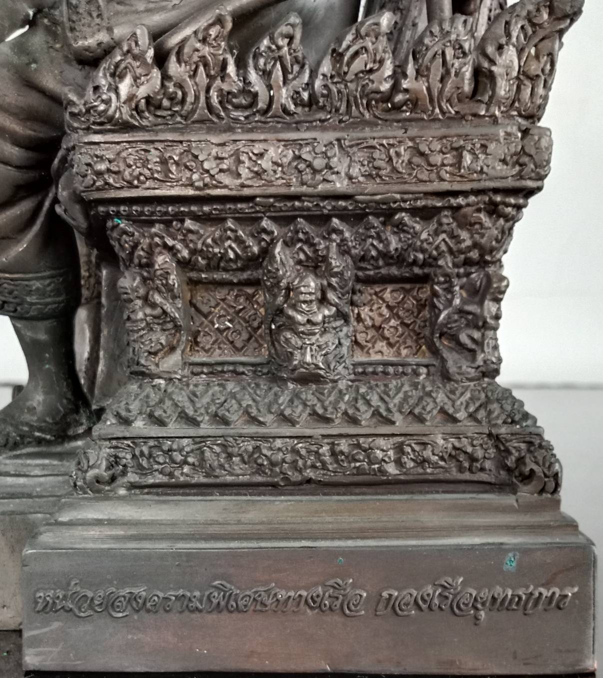 407.พระบรมรูปหล่อสมเด็จพระเจ้าตากสินมหาราช ทรงประทับนั่งบัลลังก์